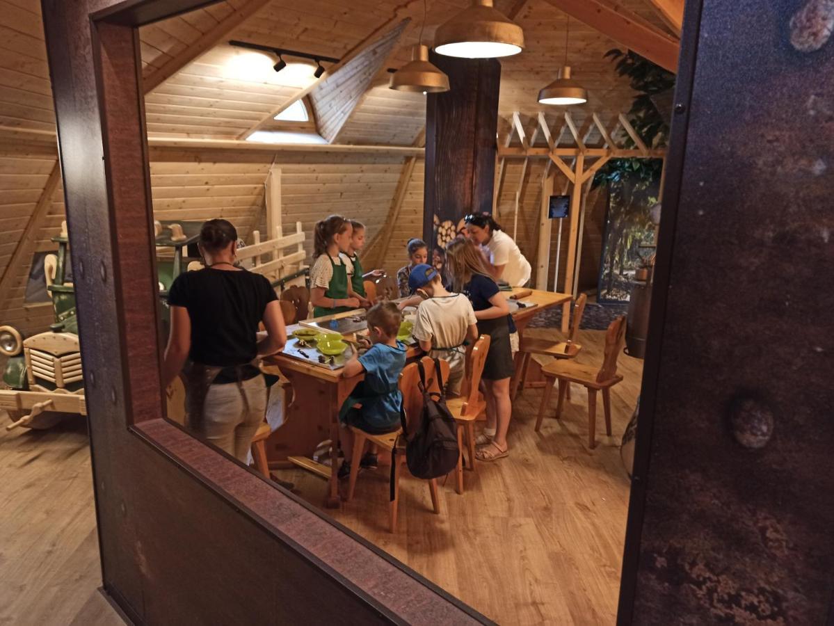 Dwor Wapowce Hotell Exteriör bild