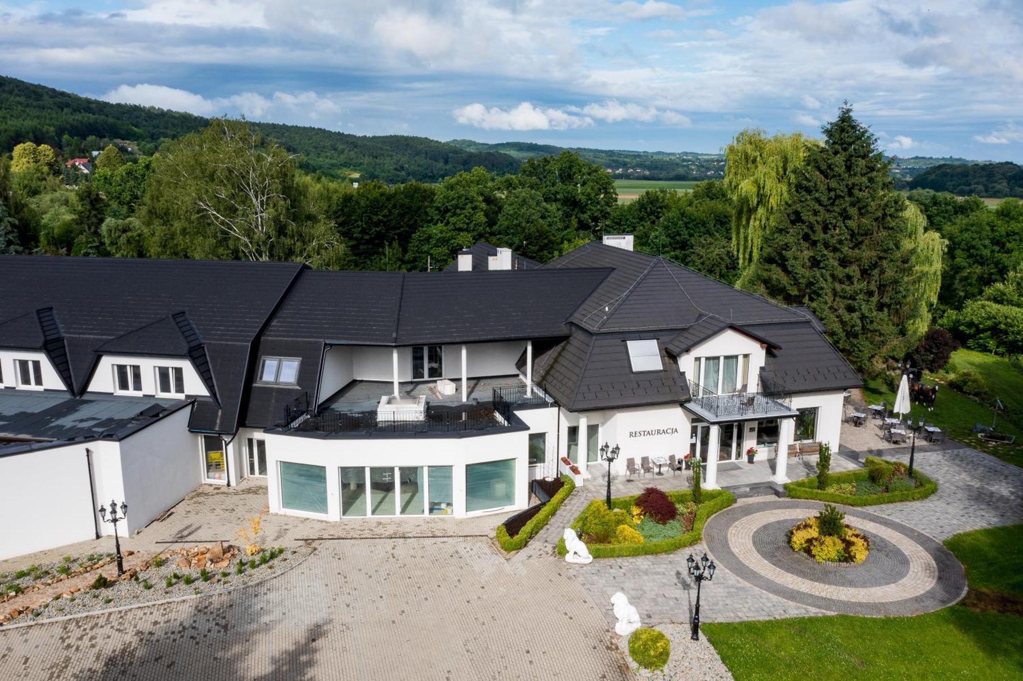 Dwor Wapowce Hotell Exteriör bild